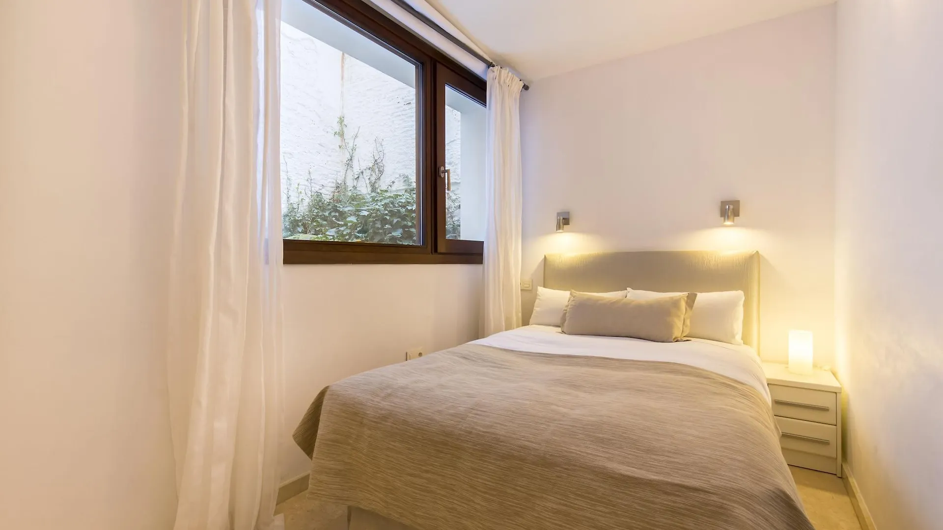 Tuguest Elvira Suites With Parking Granada 3*,